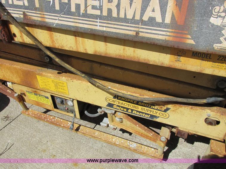 image for item I8943 Heff-T-Herman 220 TM11 scissor lift