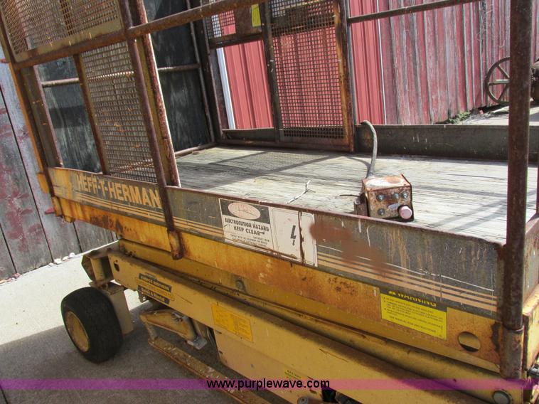 image for item I8943 Heff-T-Herman 220 TM11 scissor lift