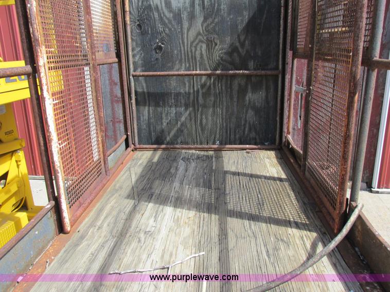 image for item I8943 Heff-T-Herman 220 TM11 scissor lift