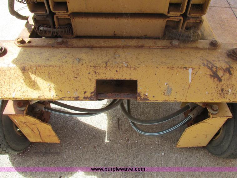 image for item I8943 Heff-T-Herman 220 TM11 scissor lift