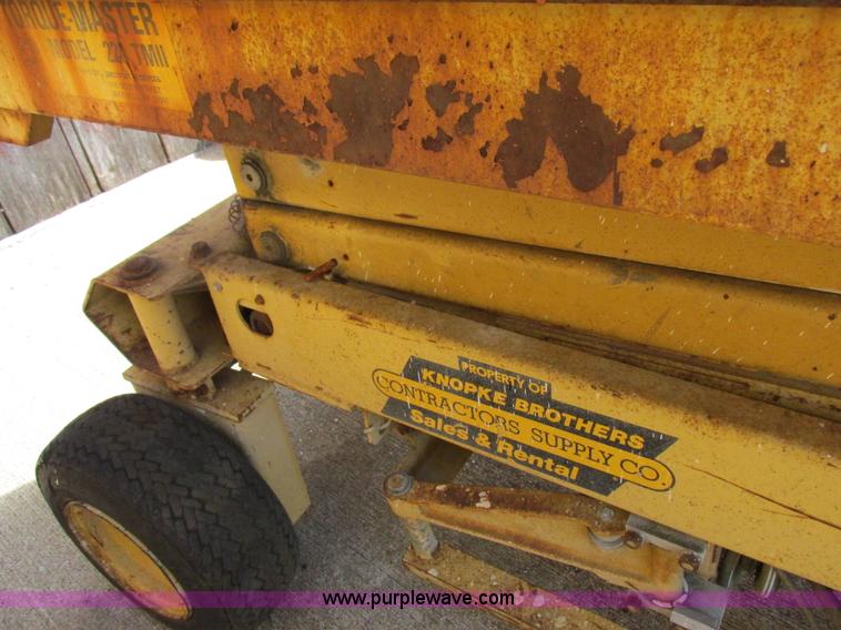 image for item I8943 Heff-T-Herman 220 TM11 scissor lift