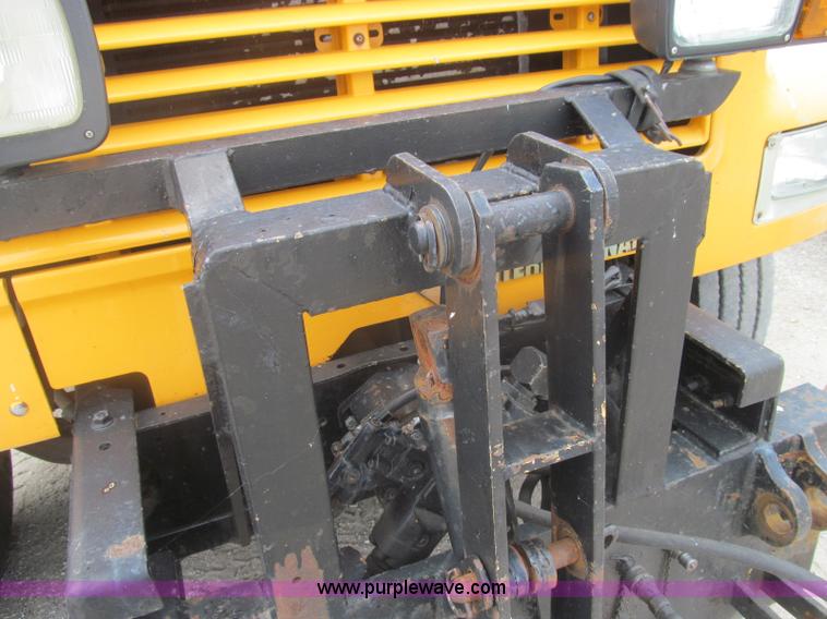 image for item I8977 1992 International 4900 dump truck