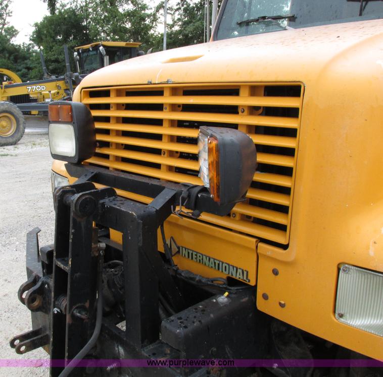 image for item I8977 1992 International 4900 dump truck