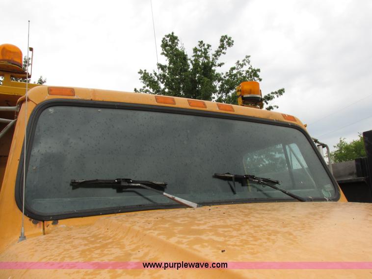 image for item I8977 1992 International 4900 dump truck