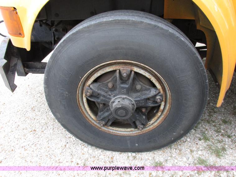 image for item I8977 1992 International 4900 dump truck