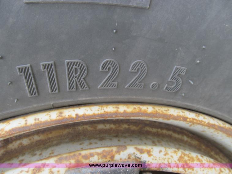 image for item I8977 1992 International 4900 dump truck