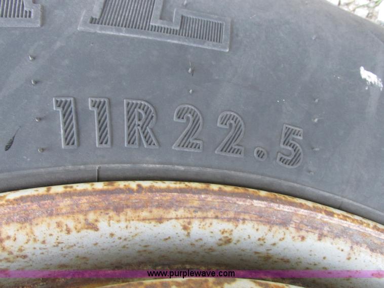 image for item I8977 1992 International 4900 dump truck