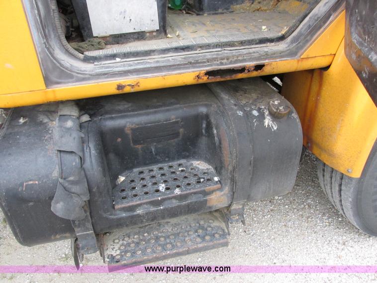 image for item I8977 1992 International 4900 dump truck