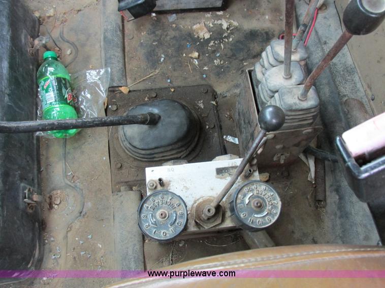 image for item I8977 1992 International 4900 dump truck