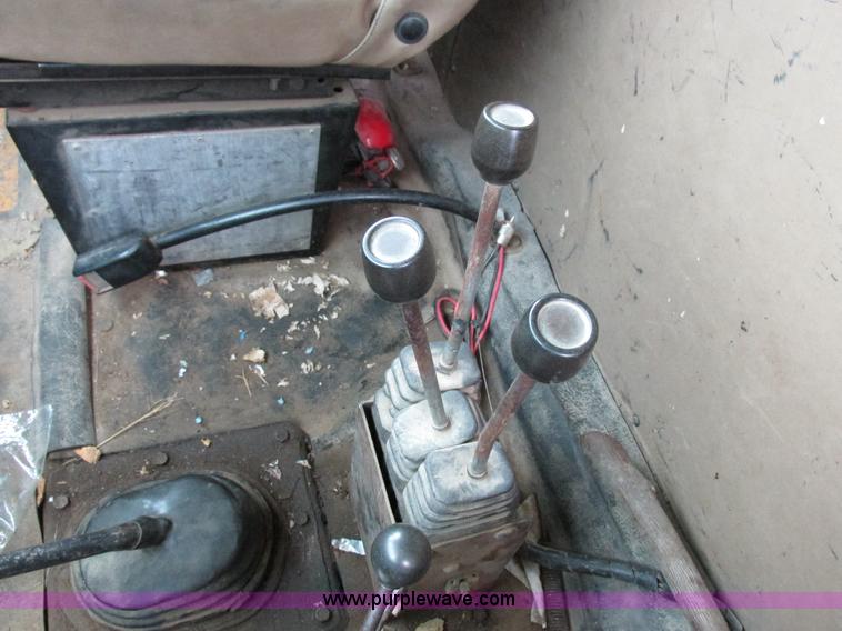 image for item I8977 1992 International 4900 dump truck