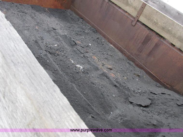 image for item I8977 1992 International 4900 dump truck