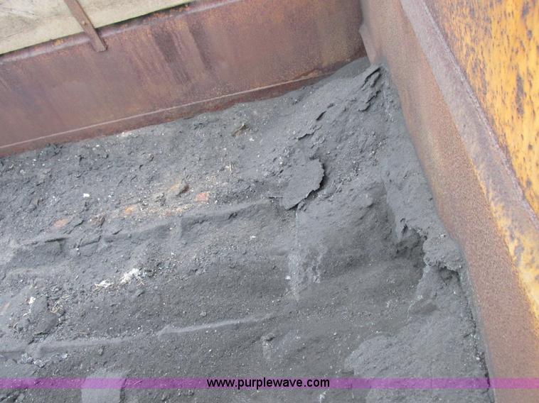 image for item I8977 1992 International 4900 dump truck