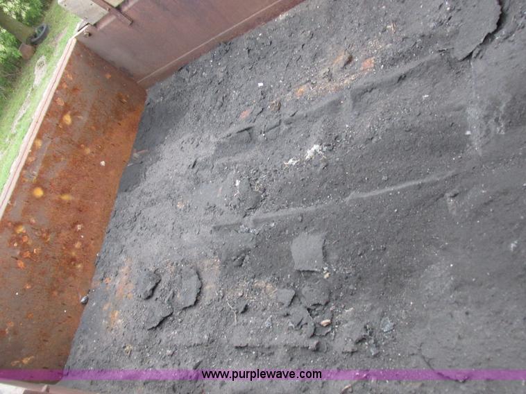 image for item I8977 1992 International 4900 dump truck