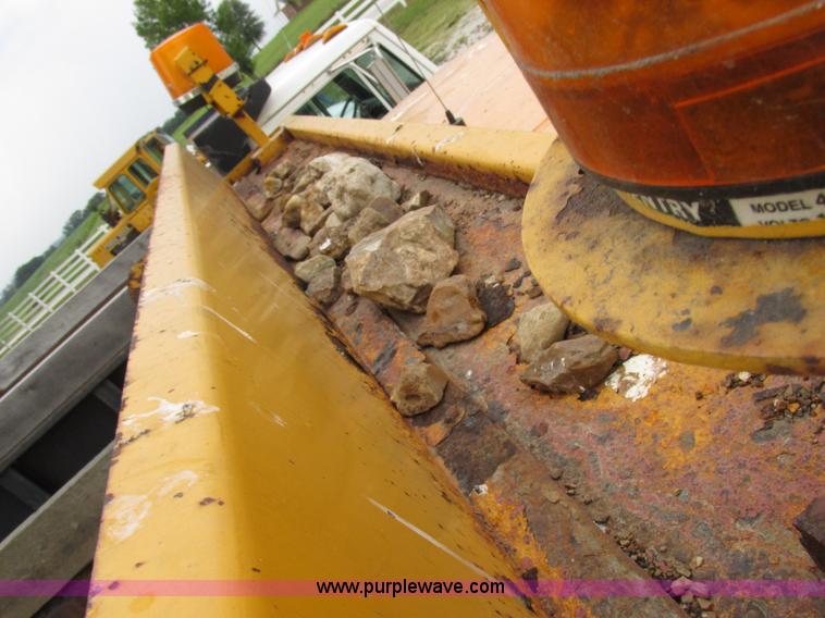 image for item I8977 1992 International 4900 dump truck