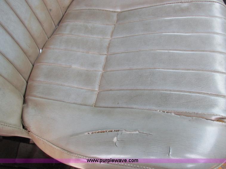 image for item I8977 1992 International 4900 dump truck