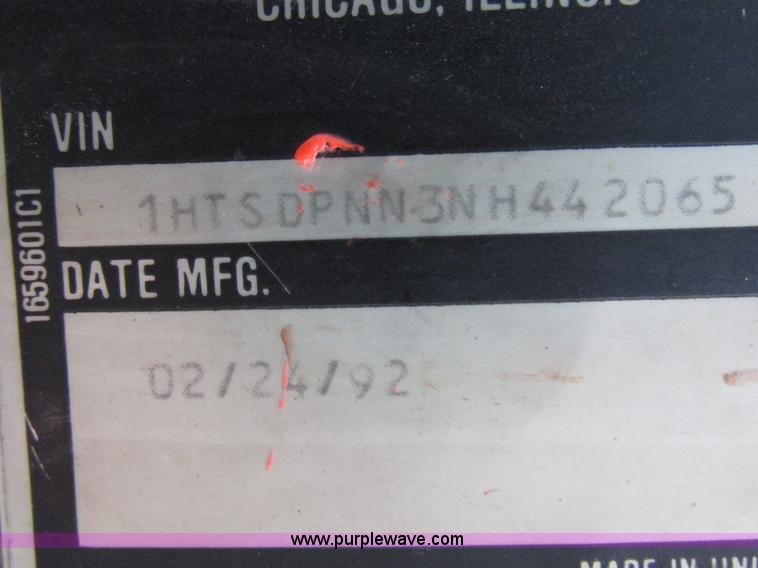 image for item I8977 1992 International 4900 dump truck