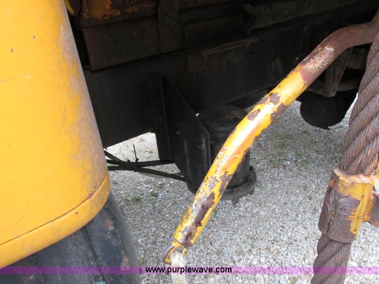 image for item I8977 1992 International 4900 dump truck