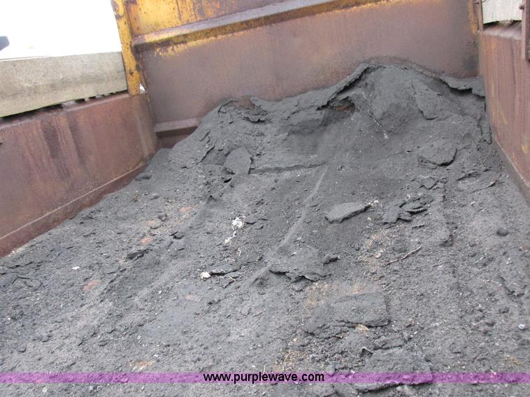 image for item I8977 1992 International 4900 dump truck