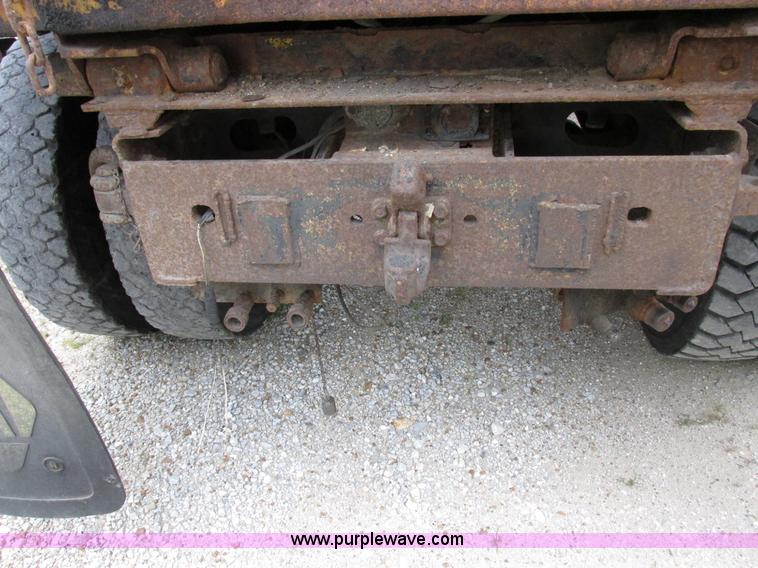 image for item I8977 1992 International 4900 dump truck