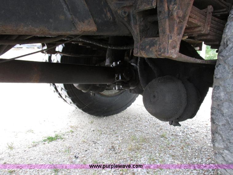 image for item I8977 1992 International 4900 dump truck