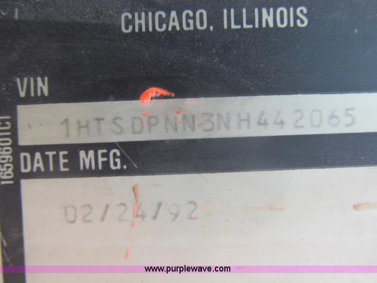 image for item I8977 1992 International 4900 dump truck