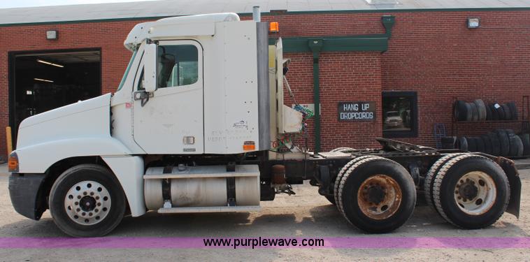 image for item J1083 2000 Freightliner Century Class semi truck