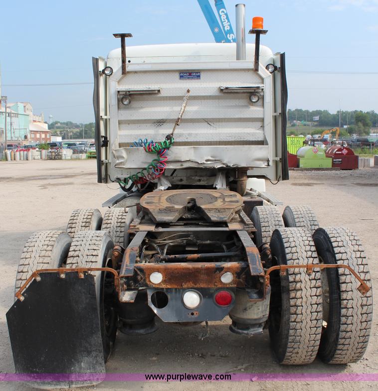 image for item J1083 2000 Freightliner Century Class semi truck