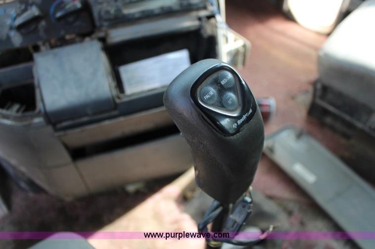 image for item J1083 2000 Freightliner Century Class semi truck