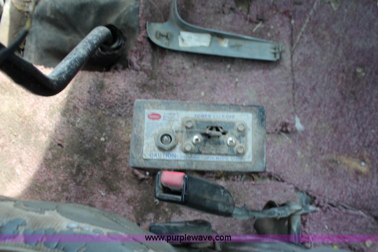 image for item J1083 2000 Freightliner Century Class semi truck