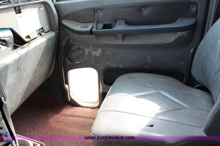 image for item J1083 2000 Freightliner Century Class semi truck