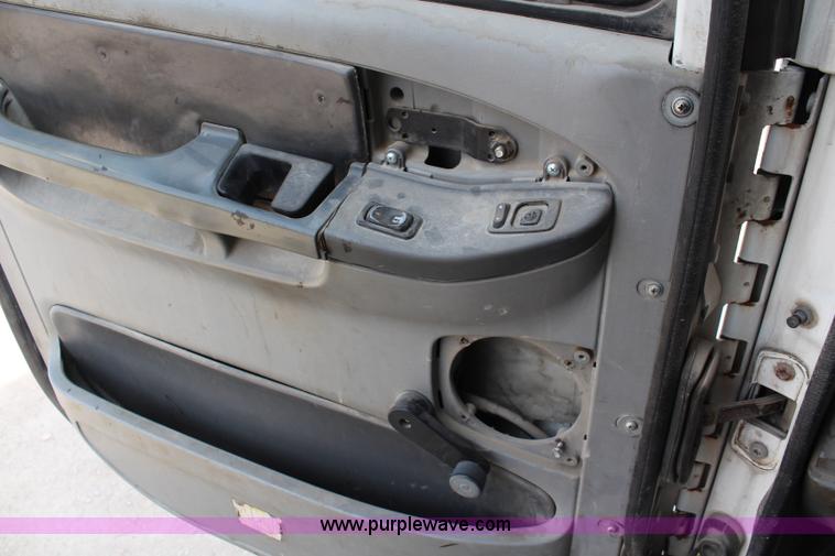 image for item J1083 2000 Freightliner Century Class semi truck