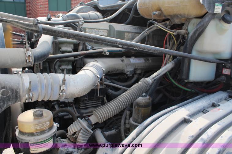 image for item J1083 2000 Freightliner Century Class semi truck