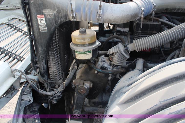 image for item J1083 2000 Freightliner Century Class semi truck