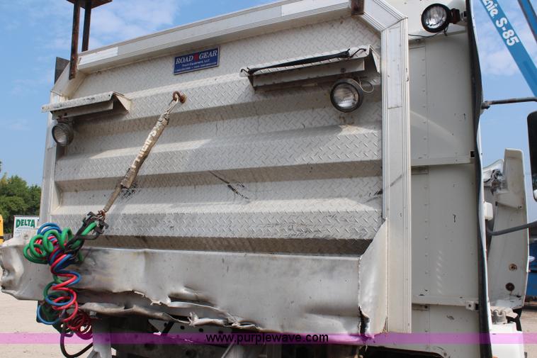 image for item J1083 2000 Freightliner Century Class semi truck