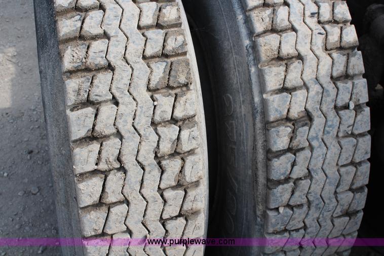 image for item J1083 2000 Freightliner Century Class semi truck