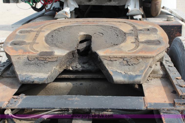 image for item J1083 2000 Freightliner Century Class semi truck