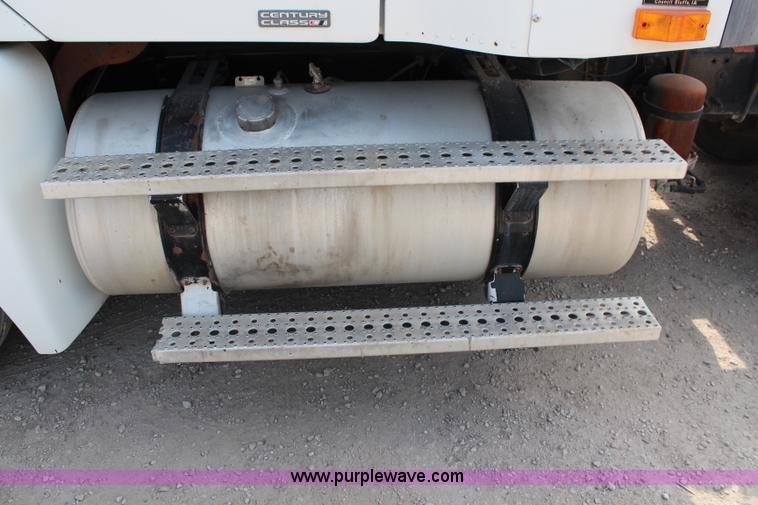 image for item J1083 2000 Freightliner Century Class semi truck