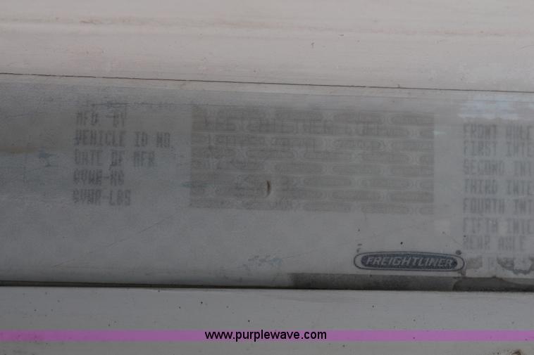 image for item J1083 2000 Freightliner Century Class semi truck