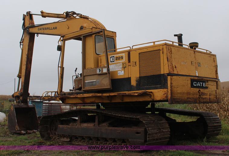 image for item J1204 1983 Caterpillar 225 excavator