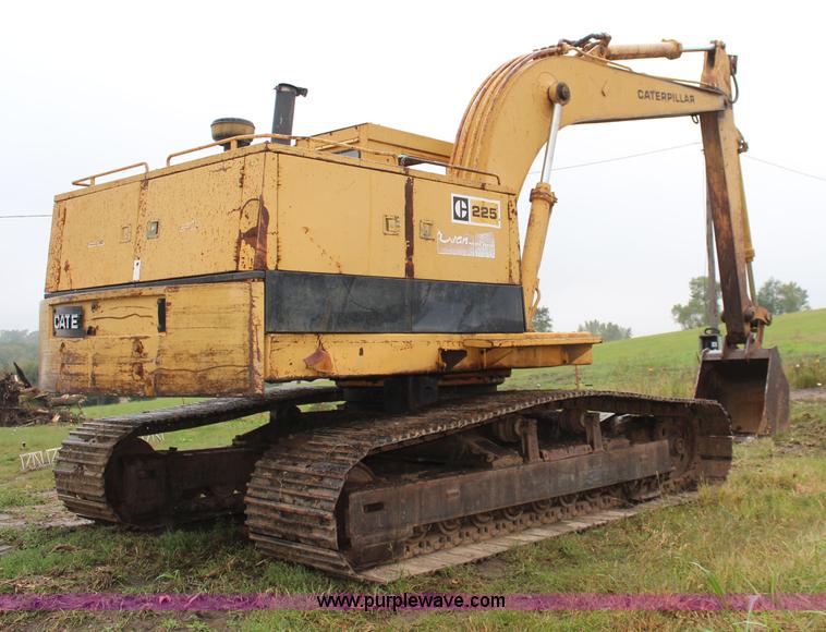 image for item J1204 1983 Caterpillar 225 excavator