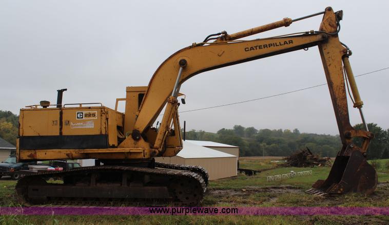 image for item J1204 1983 Caterpillar 225 excavator