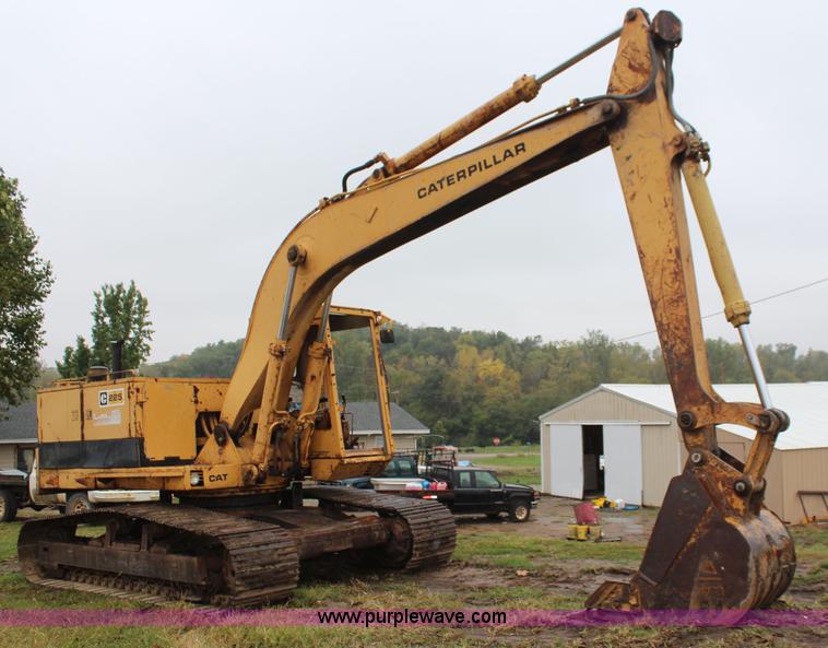 image for item J1204 1983 Caterpillar 225 excavator