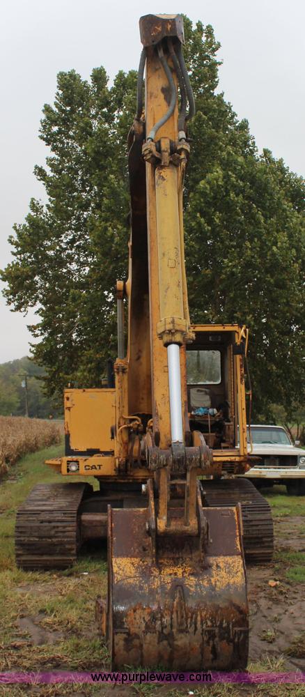 image for item J1204 1983 Caterpillar 225 excavator