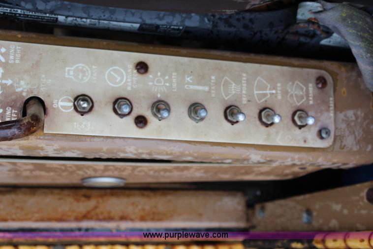 image for item J1204 1983 Caterpillar 225 excavator