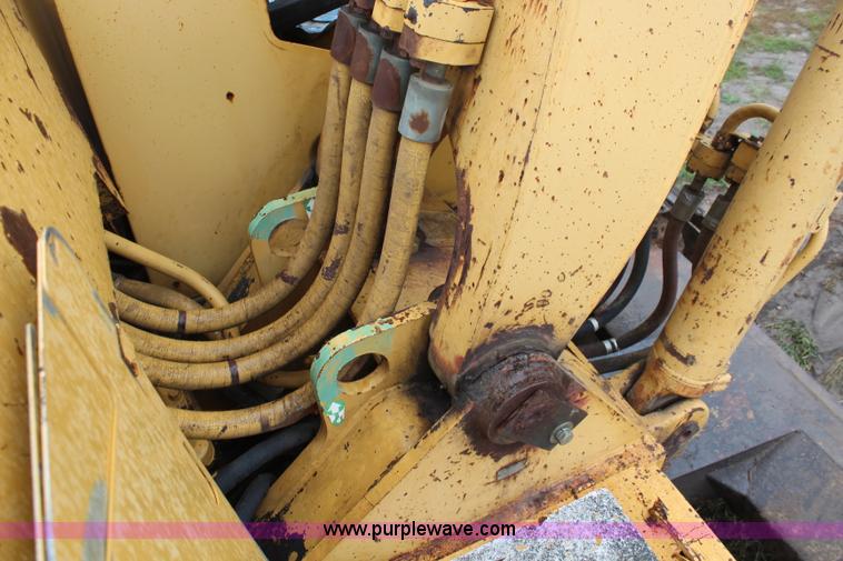 image for item J1204 1983 Caterpillar 225 excavator