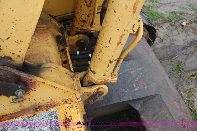 image for item J1204 1983 Caterpillar 225 excavator