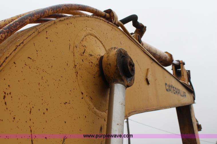 image for item J1204 1983 Caterpillar 225 excavator