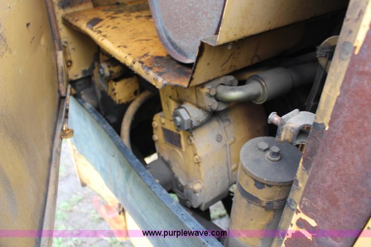 image for item J1204 1983 Caterpillar 225 excavator