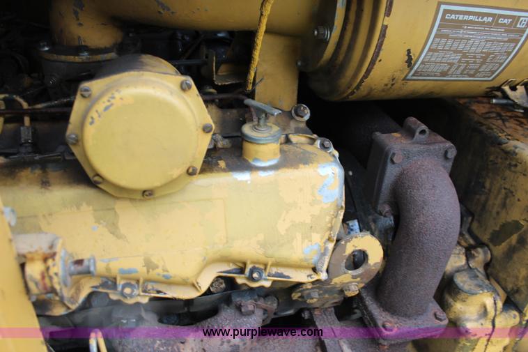 image for item J1204 1983 Caterpillar 225 excavator