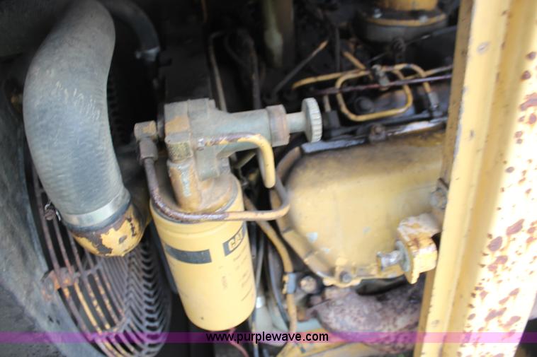 image for item J1204 1983 Caterpillar 225 excavator